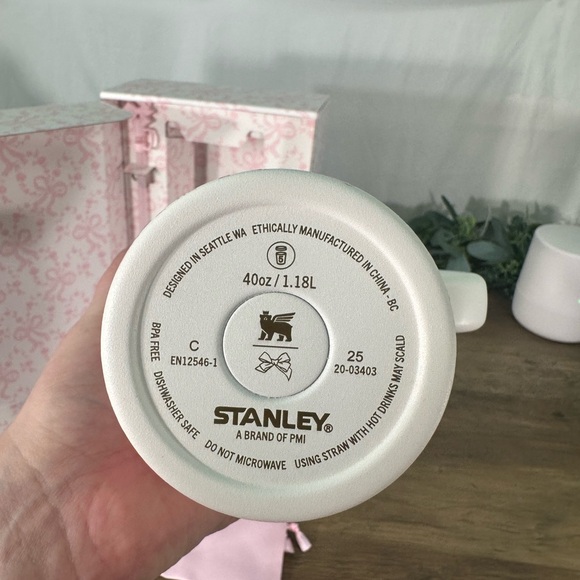 Stanley x LoveShackFancy Coquette Bow Chantilly 40oz LE tumbler - Picture 7 of 7